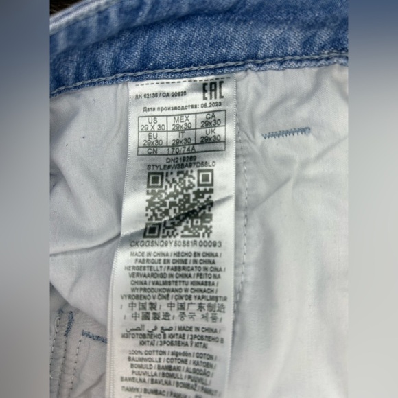 GUESS Cargo Jeans 29x30 – Light Wash Denim, Multi-Pocket, Zipper Detail - Picture 12 of 13